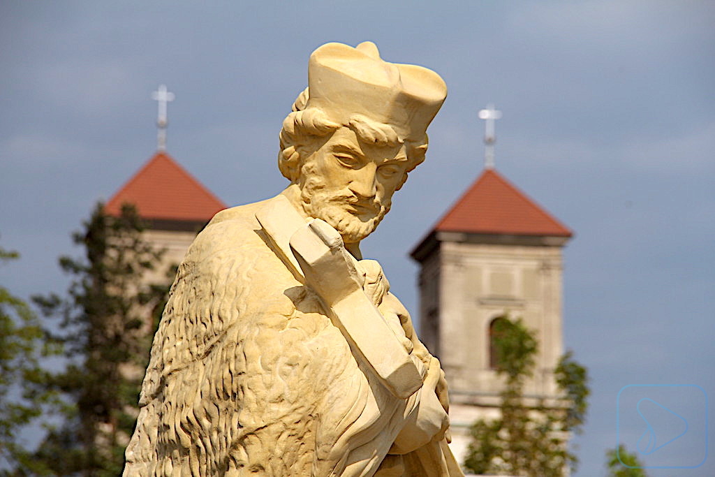 Święty Jan Nepomucen znów stoi na moście