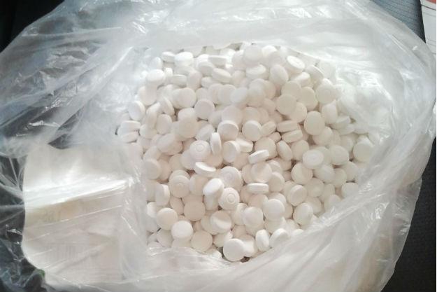 1000 porcji amfetaminy i jeszcze tytoń na dokładkę – policja bada skąd i w jakim celu miała to wszystko jedna osoba