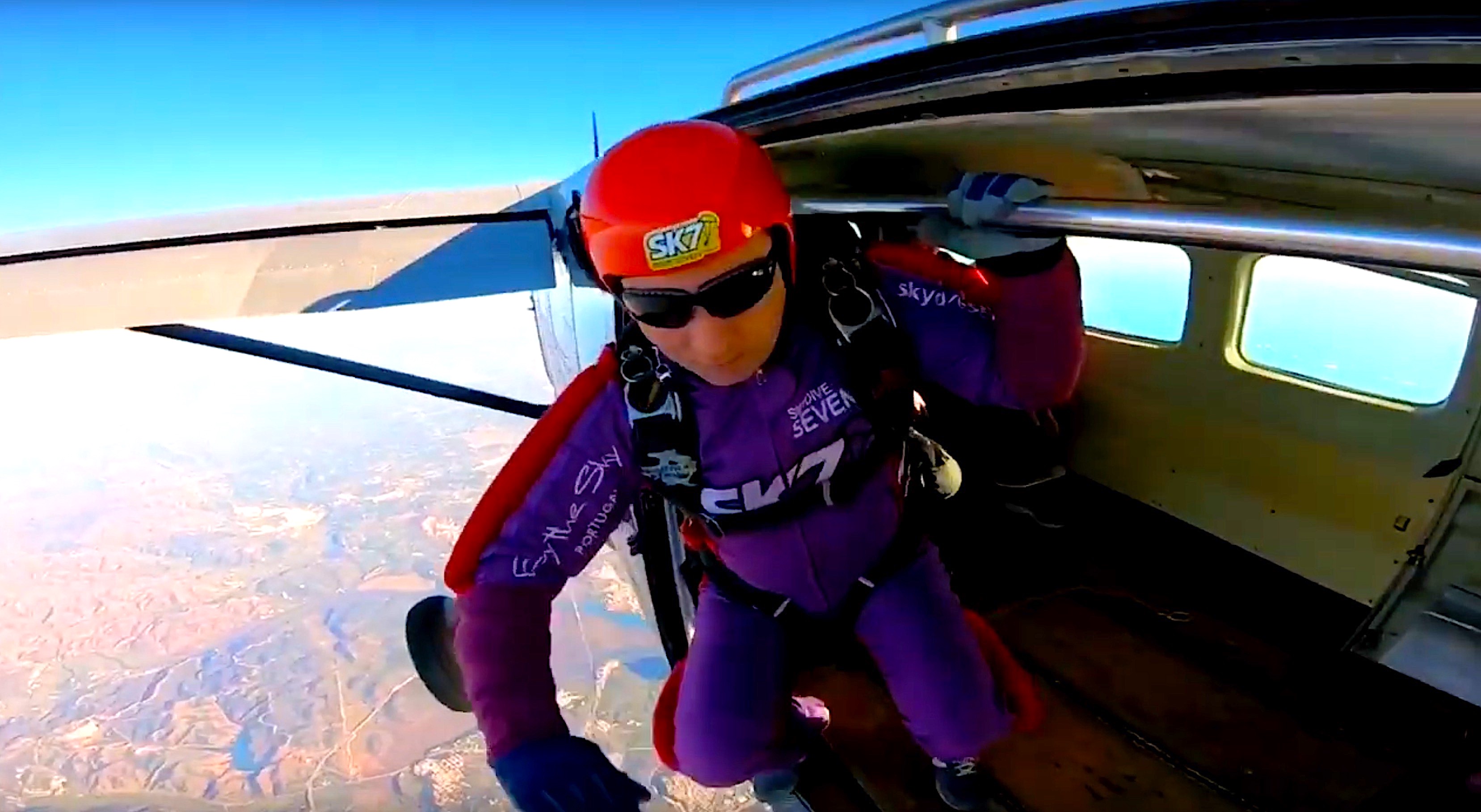 Czy jestem spadochroniarzem? Michał Dworczyk w filmie akcji! [VIDEO]