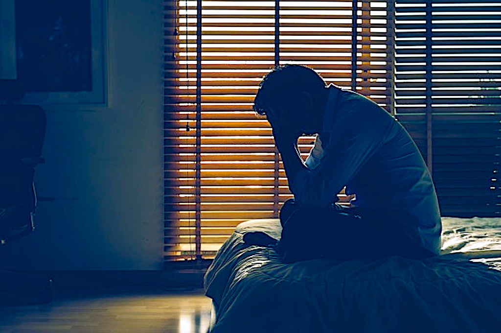 Policjant z Ziębic pomógł młodemu mężczyźnie – w sytuacjach kryzysowych sięgajmy po pomoc