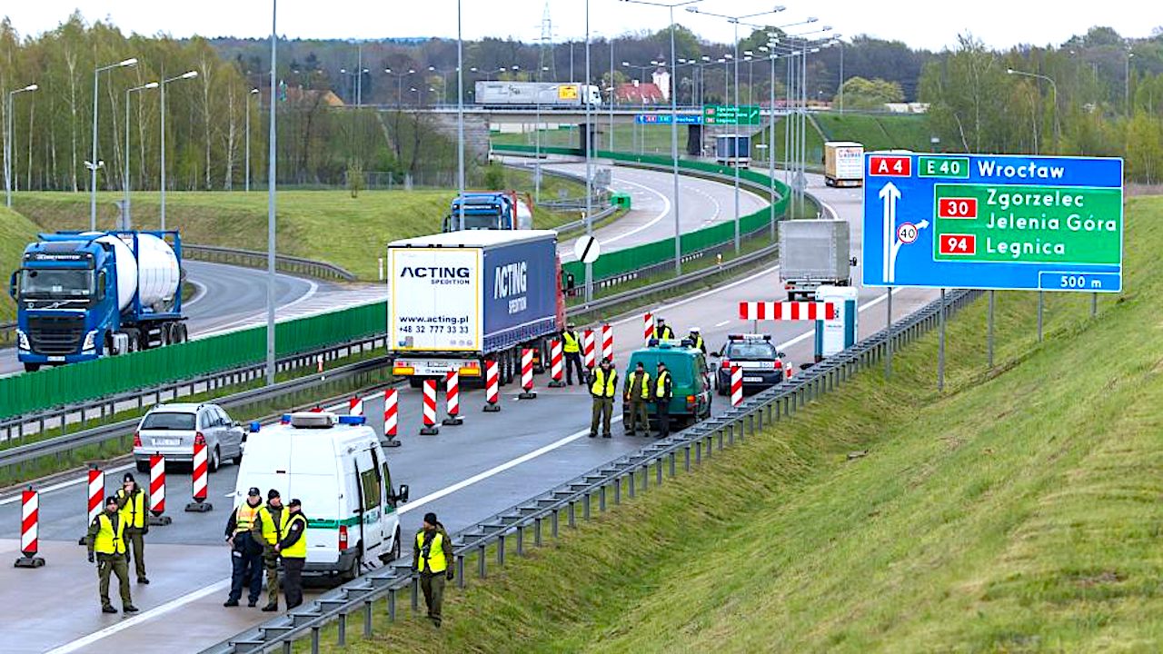 Granice państwa objęte obroną sanitarną – zalecenie rezygnacji z wycieczek szkolnych