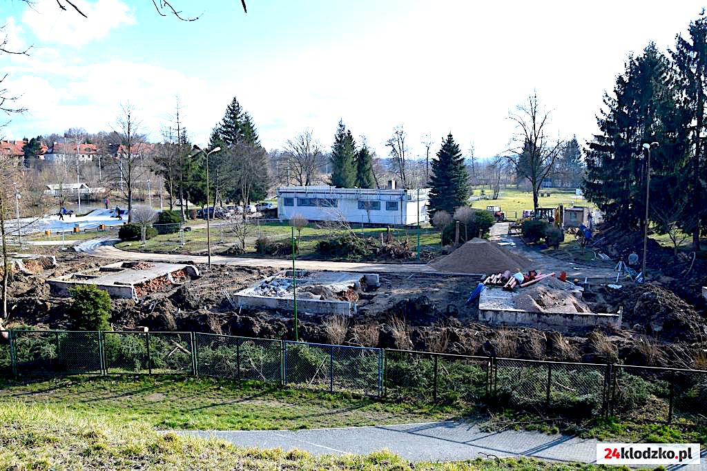 Nie ma blaszaków socjalnych na kłodzkim stadionie – mają być domki dla turystów