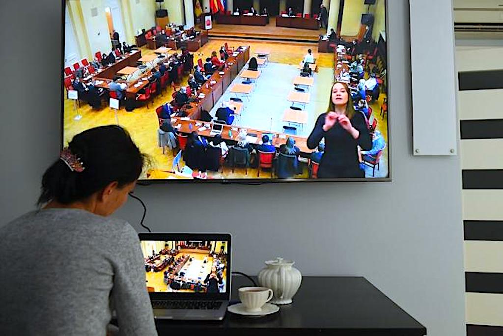 Samorządy online – od kwietnia rady gmin i powiaty oraz sejmik województwa będą działać zdalnie – złagodzone też będą reguły budżetów