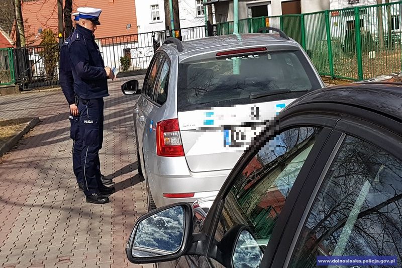 Szarża przez teren zabudowany – za kierownicą była…