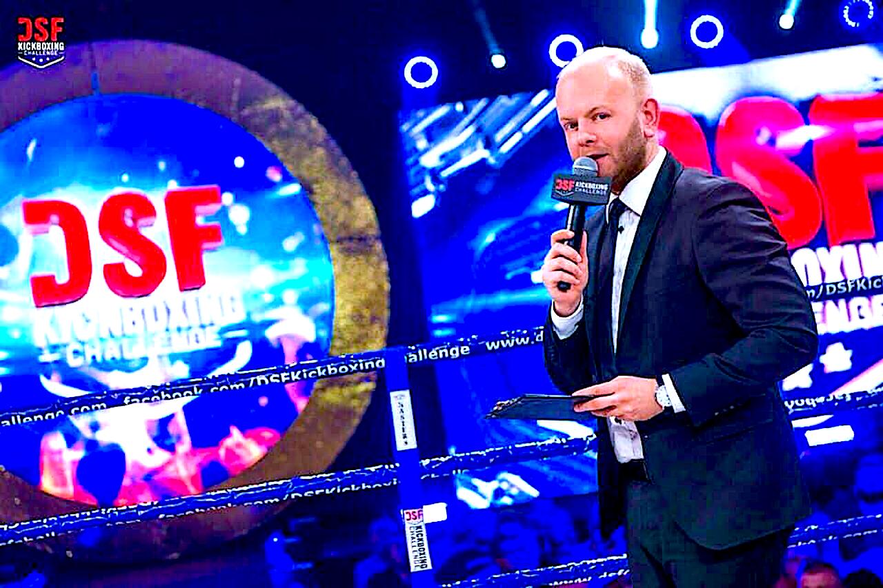 „Panujesz nad tłumem” – „Rysujesz słowami obraz, który słuchacz ma sobie wyobrazić”