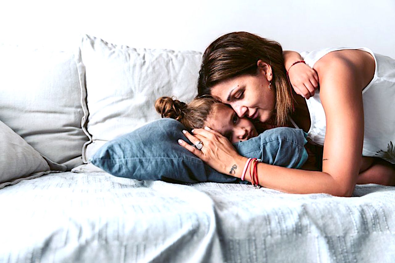 Rodzice nadal z dzieckiem w domu – ZUS przyjmuje online wnioski o zasiłek opiekuńczy