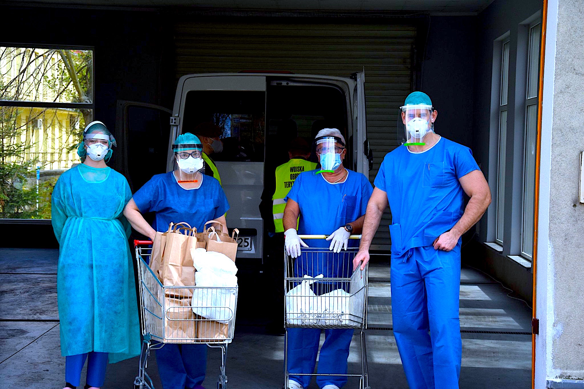 Województwo wspomaga powiaty – działania wojewody i marszałka skupione na szpitalach i domach pomocy społecznej