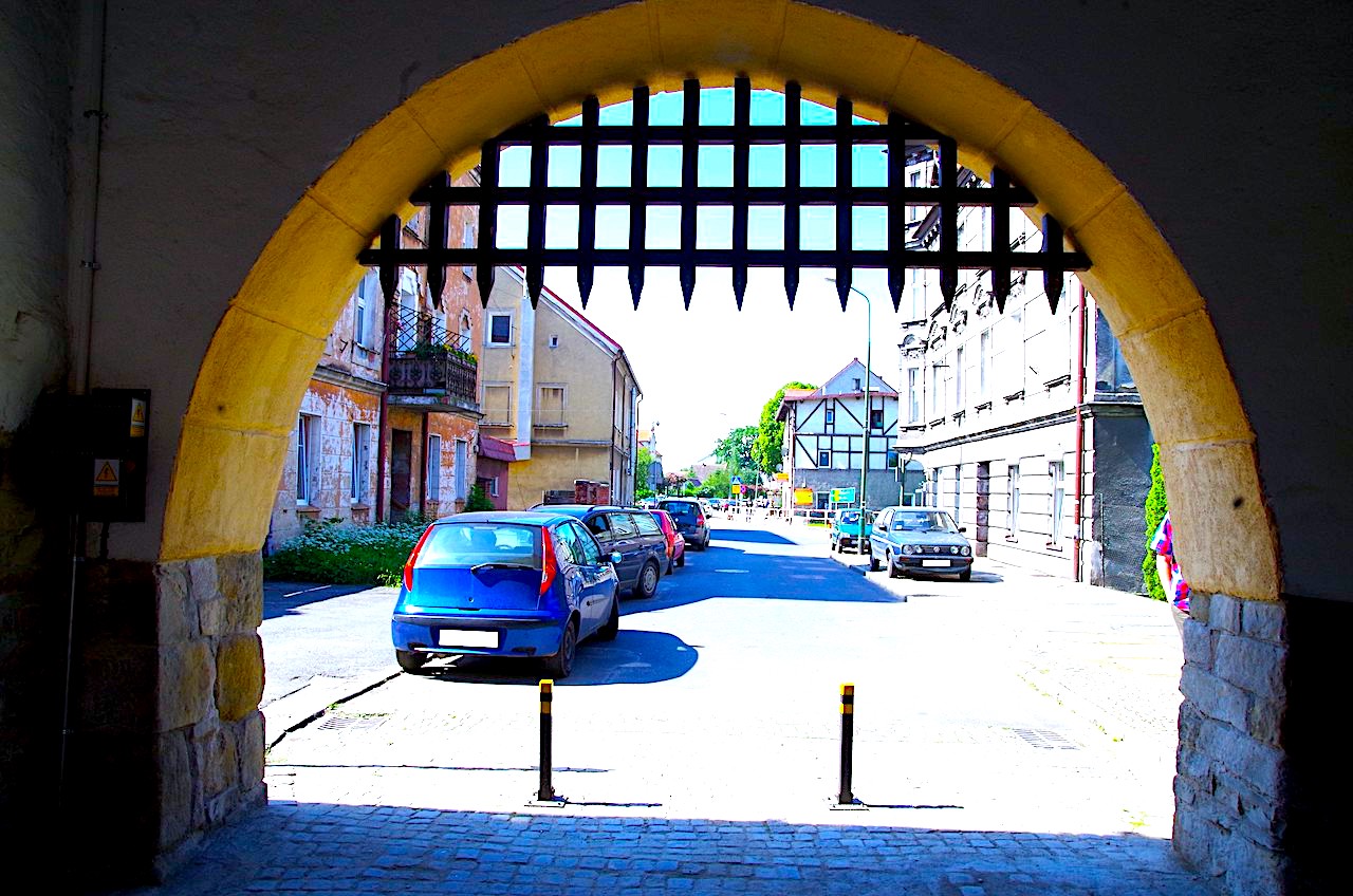 Brama Paczkowska otwarta – symbol otwartych Ziębic