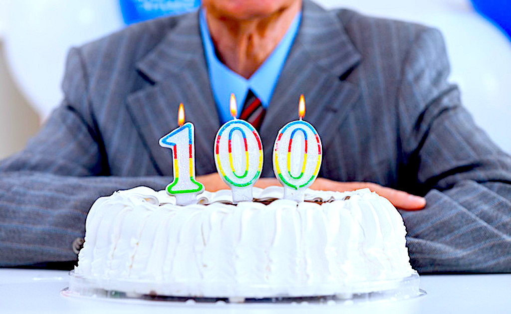 Kto ma już STO LAT – dostanie dodatkową emeryturę