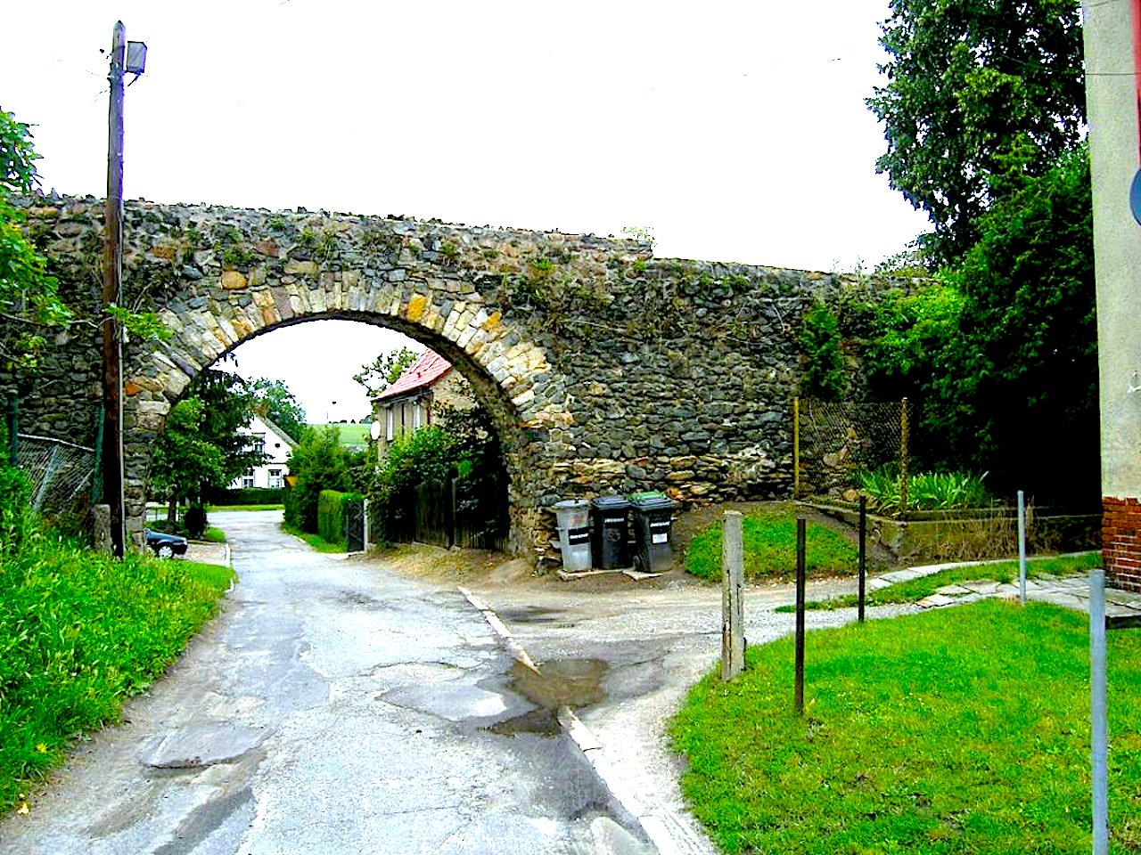 Remont zabytkowych murów obronnych przy ul. Podwale z potrójnym dofinansowaniem!