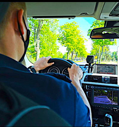 Drogi publiczne nie są torami wyścigowymi – w obszarze zabudowanym nadmierna prędkość jest karygodna