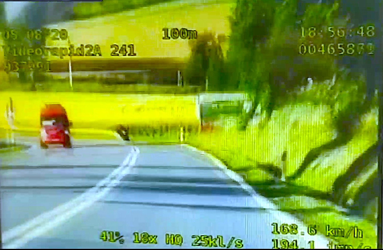 Motocyklista i pasażerka – brawura na jednośladzie