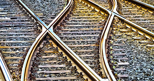 Celem jest jak najgęstsza sieć połączeń – samorząd wojewódzki wskazał 5 kluczowych inwestycji kolejowych na Dolnym Śląsku [VIDEO]