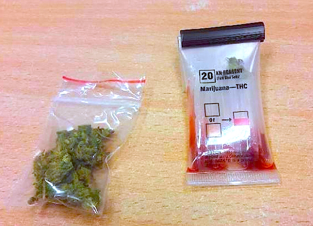 Młody człowiek za kierownicą – i… narkotyki