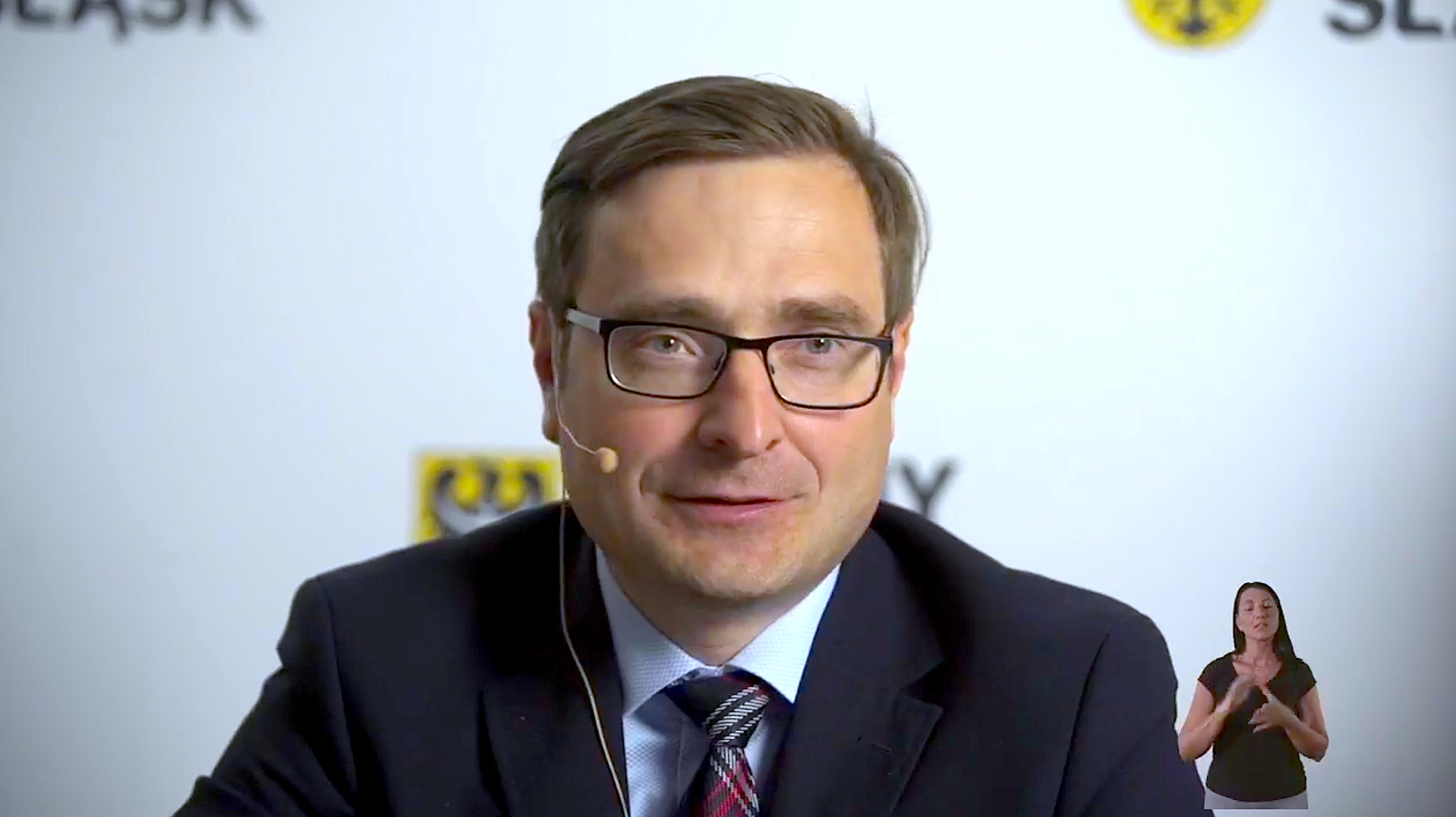 Nowy rok szkolny po pierwszym tygodniu – w placówkach samorządu wojewódzkiego tylko jedna szkoła działa w trybie hybrydowym [VIDEO]