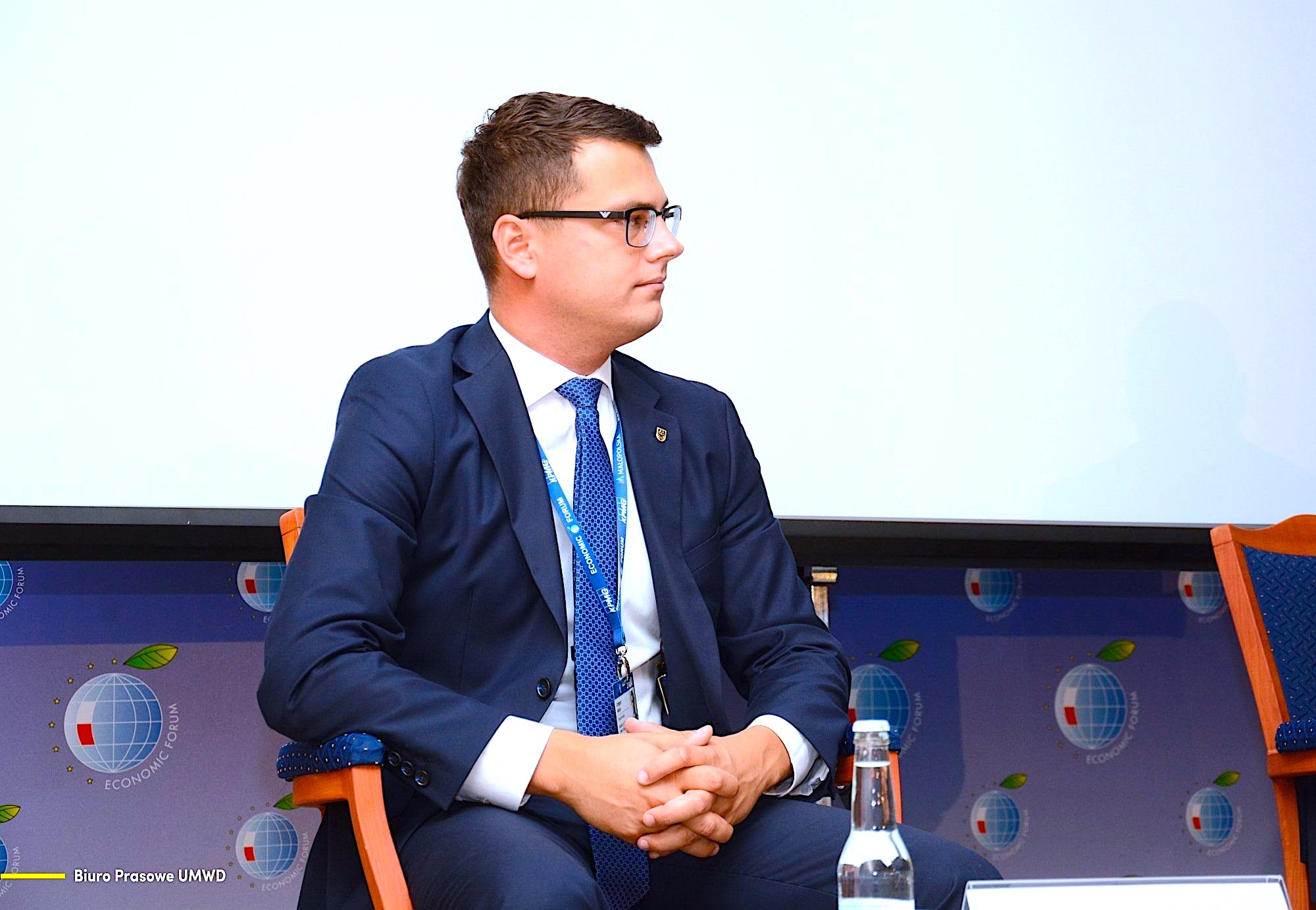 Wicemarszałek Grzegorz Macko: „Kilka słów o wsparciu dla Wałbrzycha” – prezydent Roman Szełemej: „tekturki z wydrukowaną jakąś kwotą”