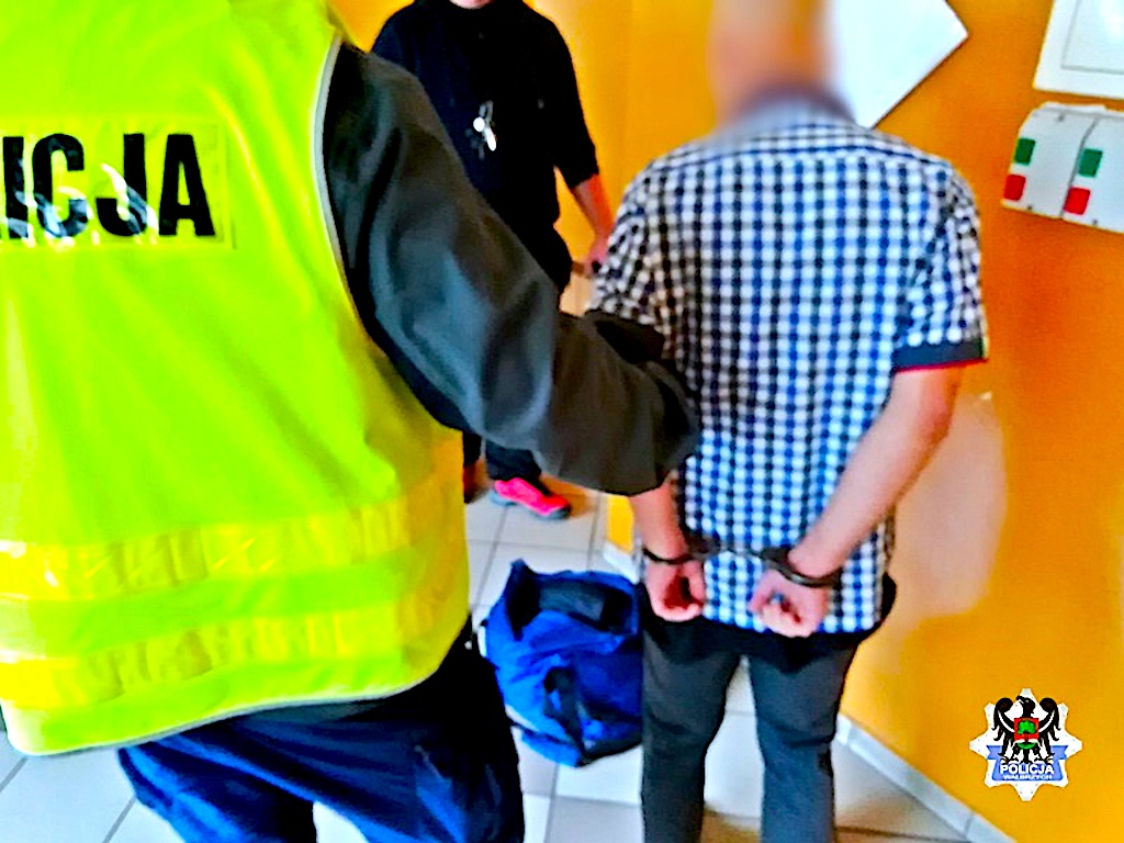 „Wyrwał” dwie kurtki – potem zaatakował ochroniarza