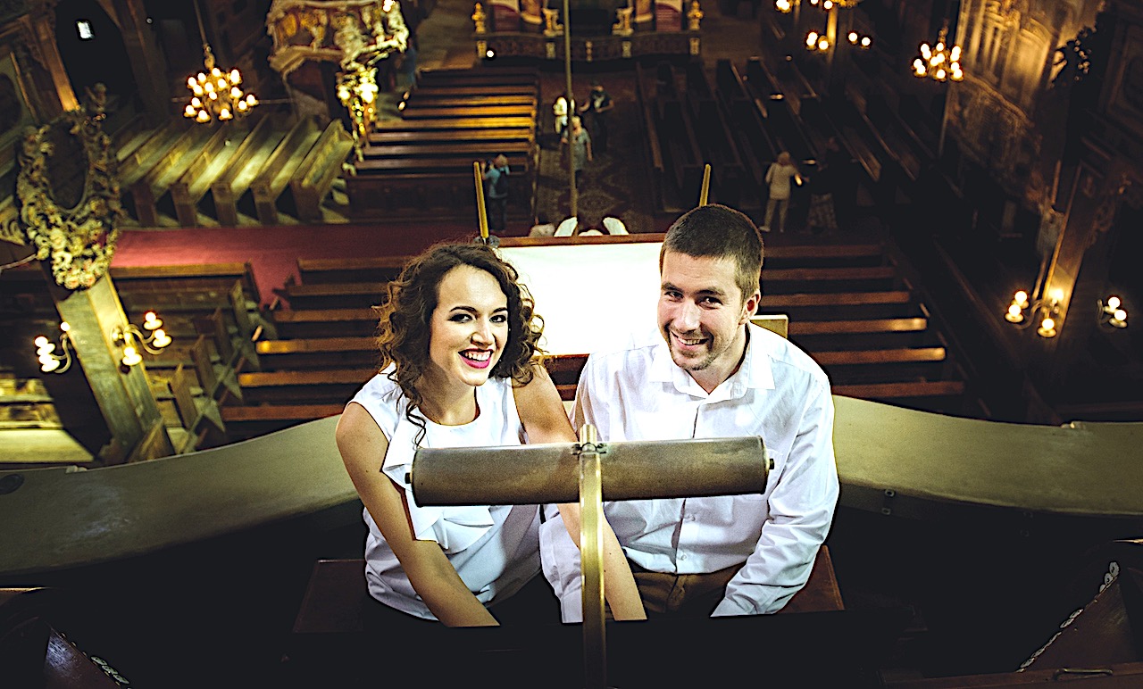 Przenieśmy się w świat symfonii i harmonii dźwięków – zaproszenie na koncert online z Kościoła Pokoju