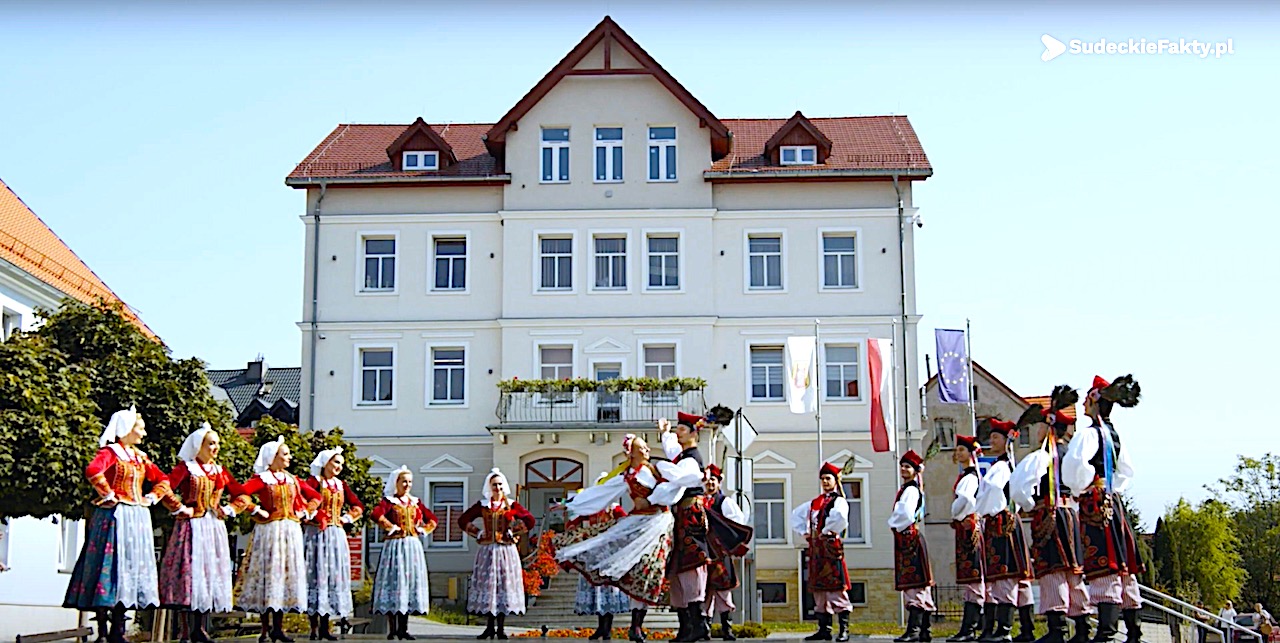 „To jest moja Matka, ta Ojczyzna” – koncert Zespołu Pieśni i Tańca Śląsk jakiego jeszcze nie było – zobacz w Bardzie lub przez internet