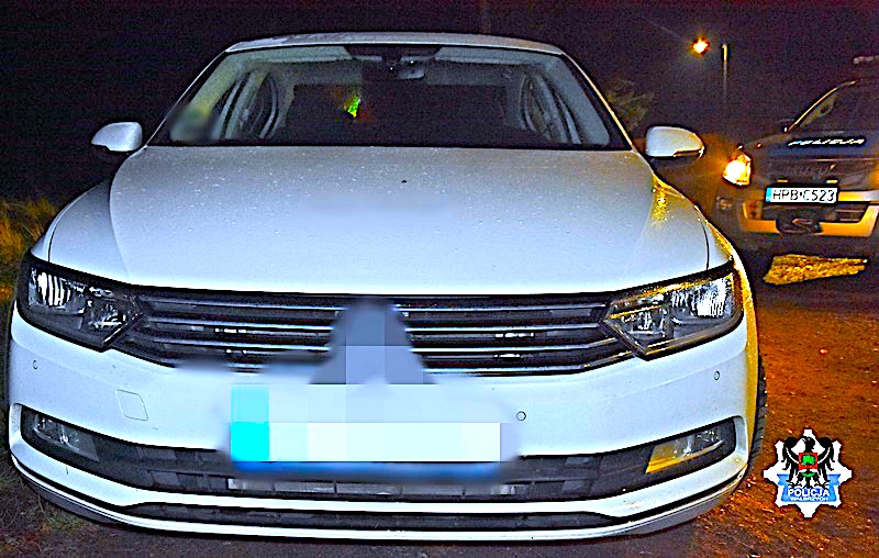 Desperat na dachu uratowany – złodzieje samochodów złapani