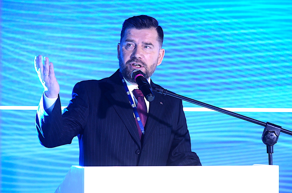 Wystarczy wyłapać fake news i nie podawać dalej – aby powstrzymać infodemię