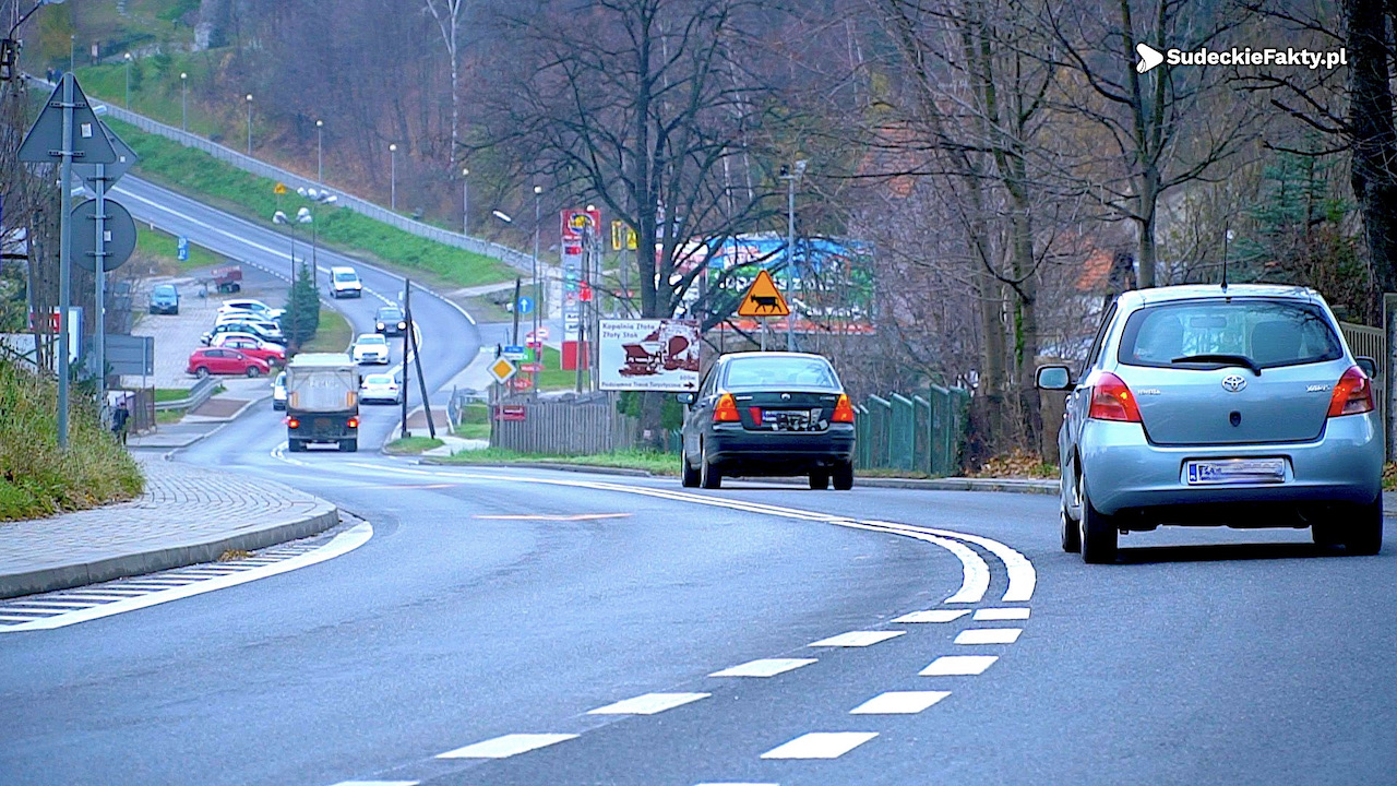 Droga przestanie dzielić miasto na dwie części – obwodnica Złotego Stoku to projekt w trakcie realizacji [VIDEO]