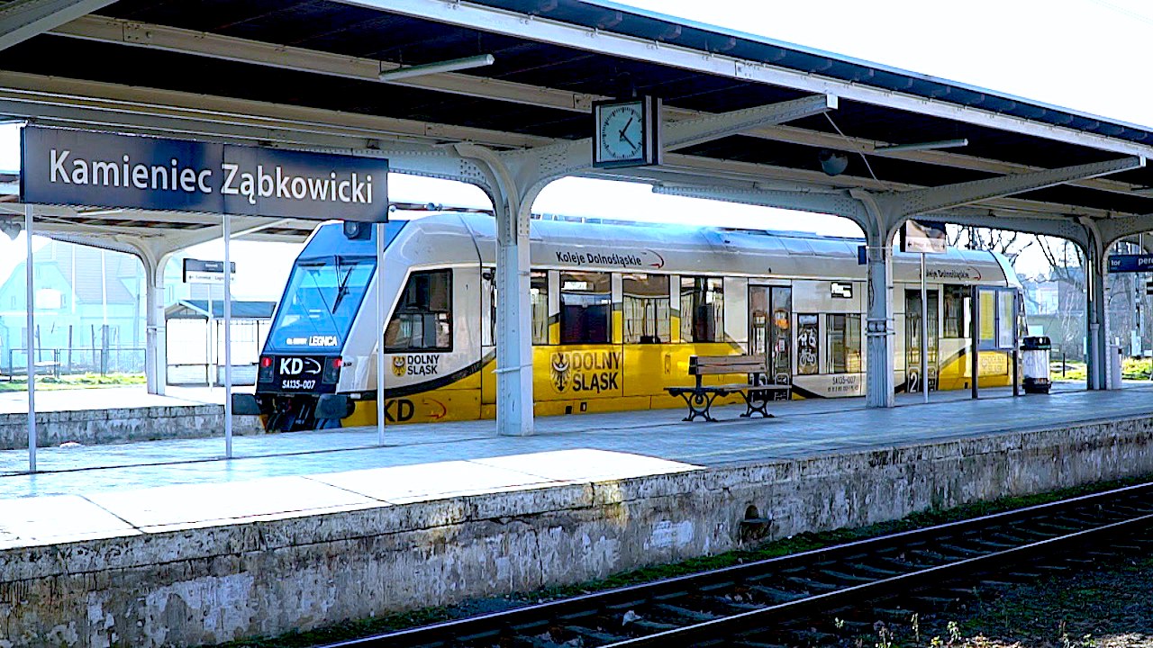 Kamieniecki dworzec kolejowy czeka na rewitalizację – gmina deklaruje gotowość udziału w inwestycji [VIDEO]