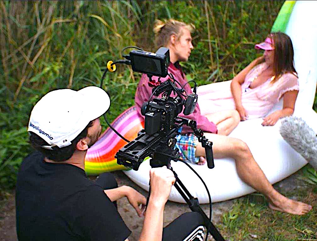 Bez internetu, telefonu i telewizji – „E-migrant” do zobaczenia online