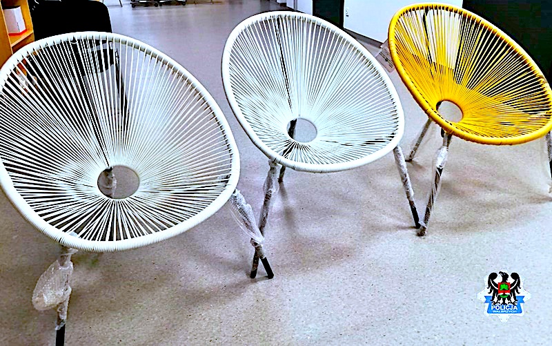 Przejechał się na nieswoich krzesłach – wpadka z ukradzioną kartą płatniczą