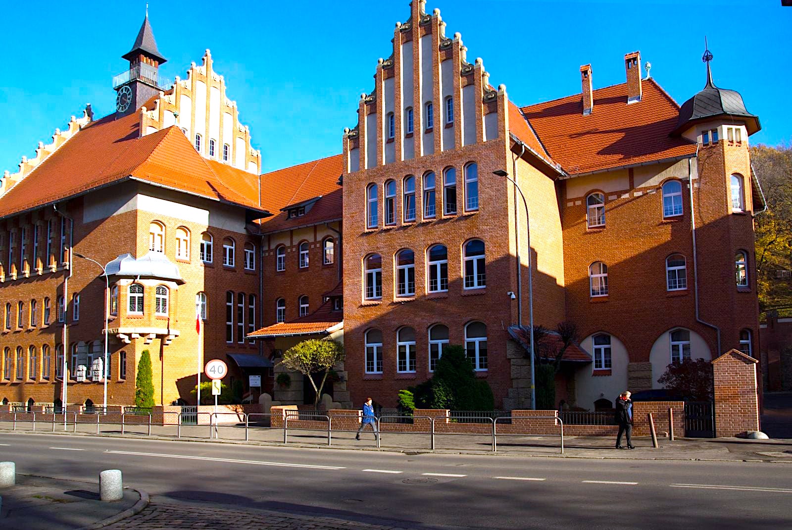 Tarcze „Perspektyw 2021” dla dolnośląskich liceów – znajdź swoją szkołę