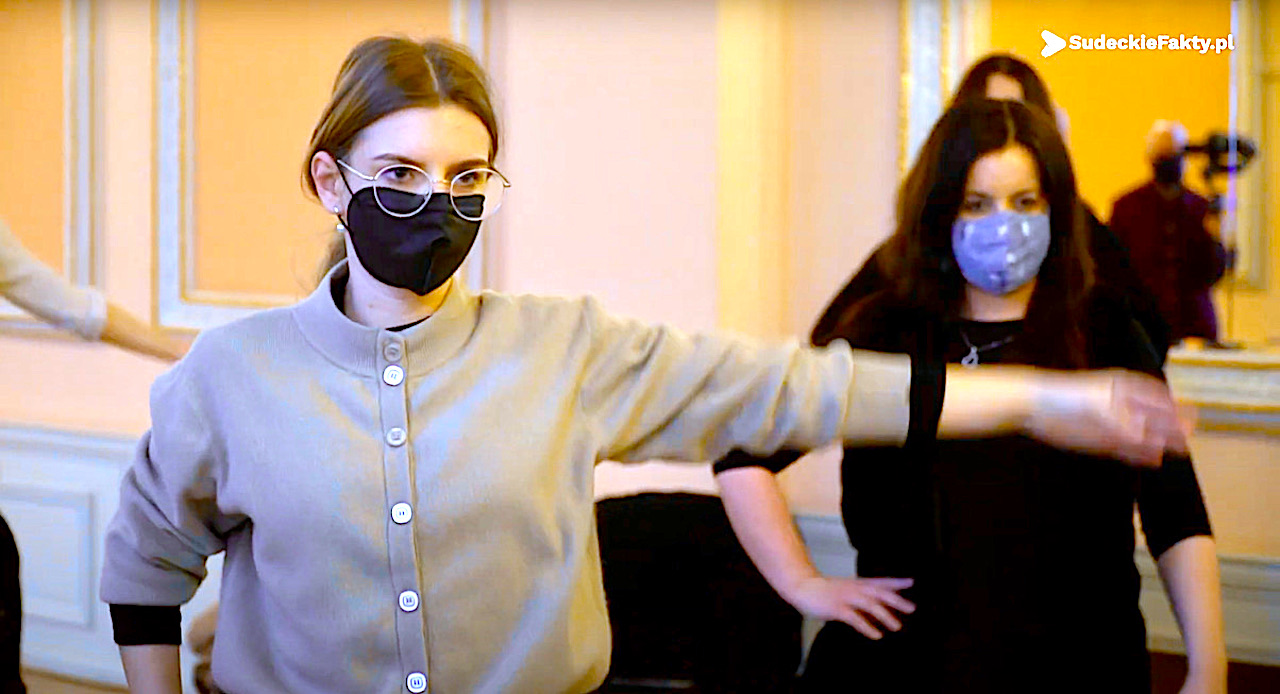 „Opera daje oddech” – niekonwencjonalna inicjatywa dla osób walczących z powikłaniami post-covidowymi [VIDEO]