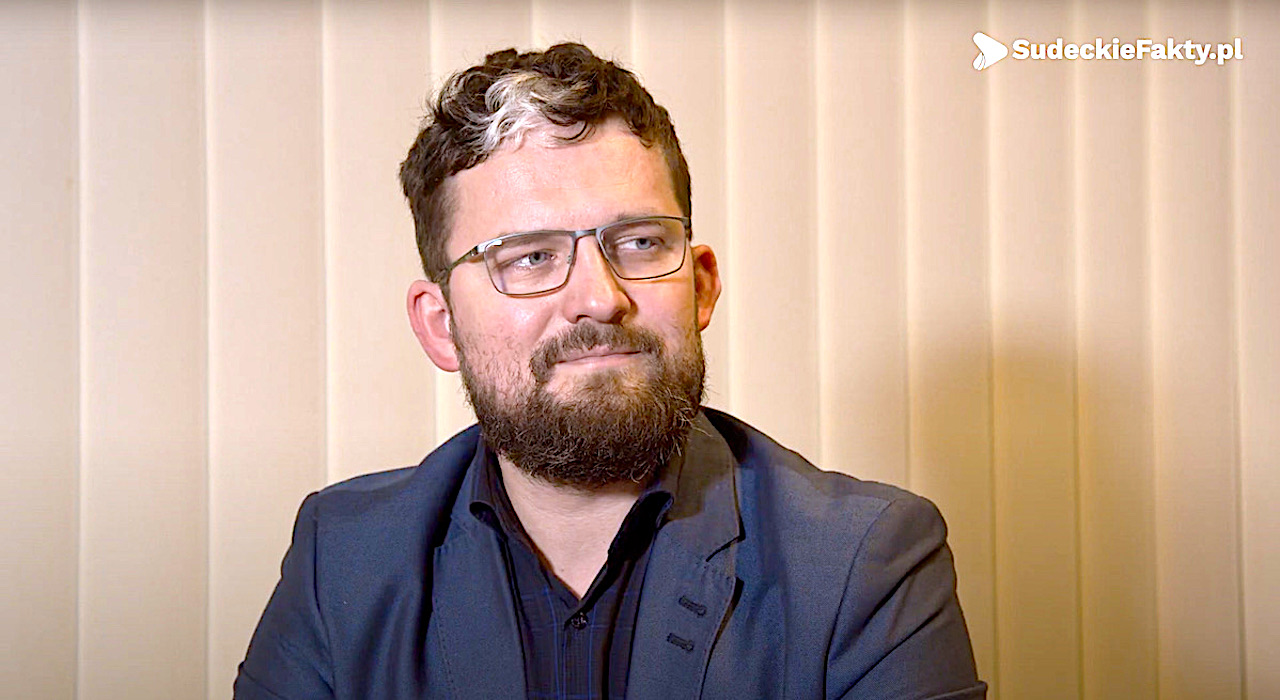 STUDIO FAKTY – Patryk Hałaczkiewicz: „Mam nadzieję, że od wiosny Koleje Dolnośląskie wrócą na magistralę rozwoju” [VIDEO]