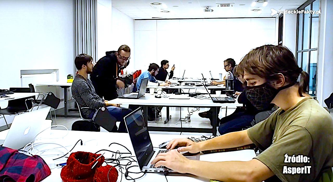 „Świetnie radzą sobie w różnych dziedzinach IT” – za nami dwie kolejne edycje Projektu AsperIT [VIDEO]