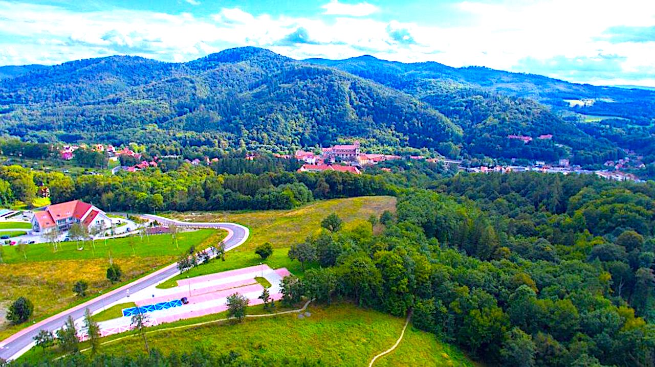 Powstanie turystyczny przystanek w Górach Bardzkich – piesi i cykliści znajdą miejsce odpoczynku