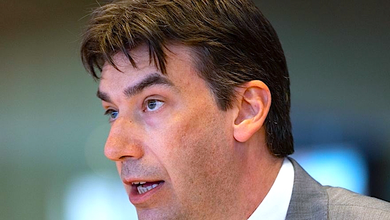 Ataki na demokrację oparte na sztucznej inteligencji mogą być bardziej niszczycielskie niż ataki konwencjonalne