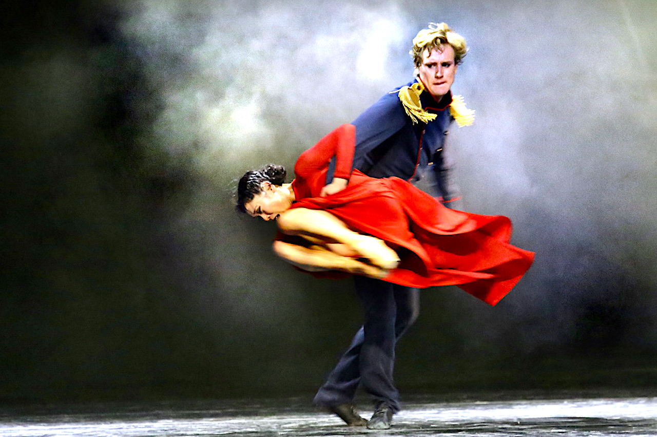 Jak śnieżna zamieć zamienia życie w dramat – „Anna Karenina”