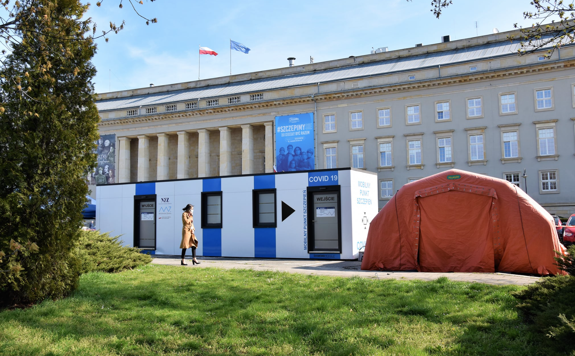 Zaszczep się w majówkę! Rusza mobilny punkt szczepień na parkingu przed Dolnośląskim Urzędem Wojewódzkim we Wrocławiu