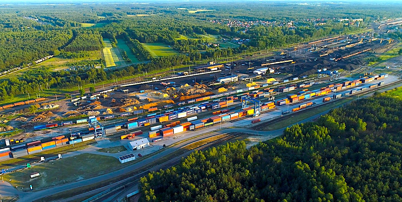 Blokada Kanału Sueskiego ukazała potencjał transportu szynowego – jakie znaczenie ma Nowy Jedwabny Szlak?