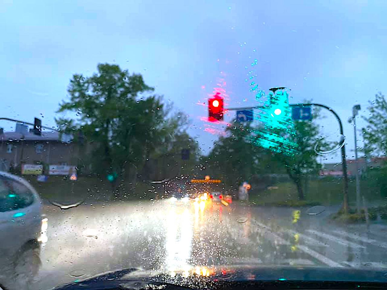 Burzliwa noc – za nami i przed nami – ostrzeżenia METEO!