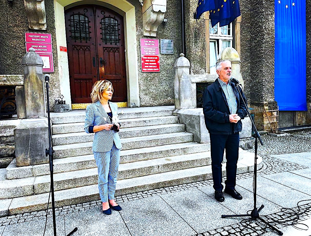 Podział w Wałbrzychu narasta – akcja szczepionkowa wywołuje reakcję antyszczepionkową – jest też głos rozsądku