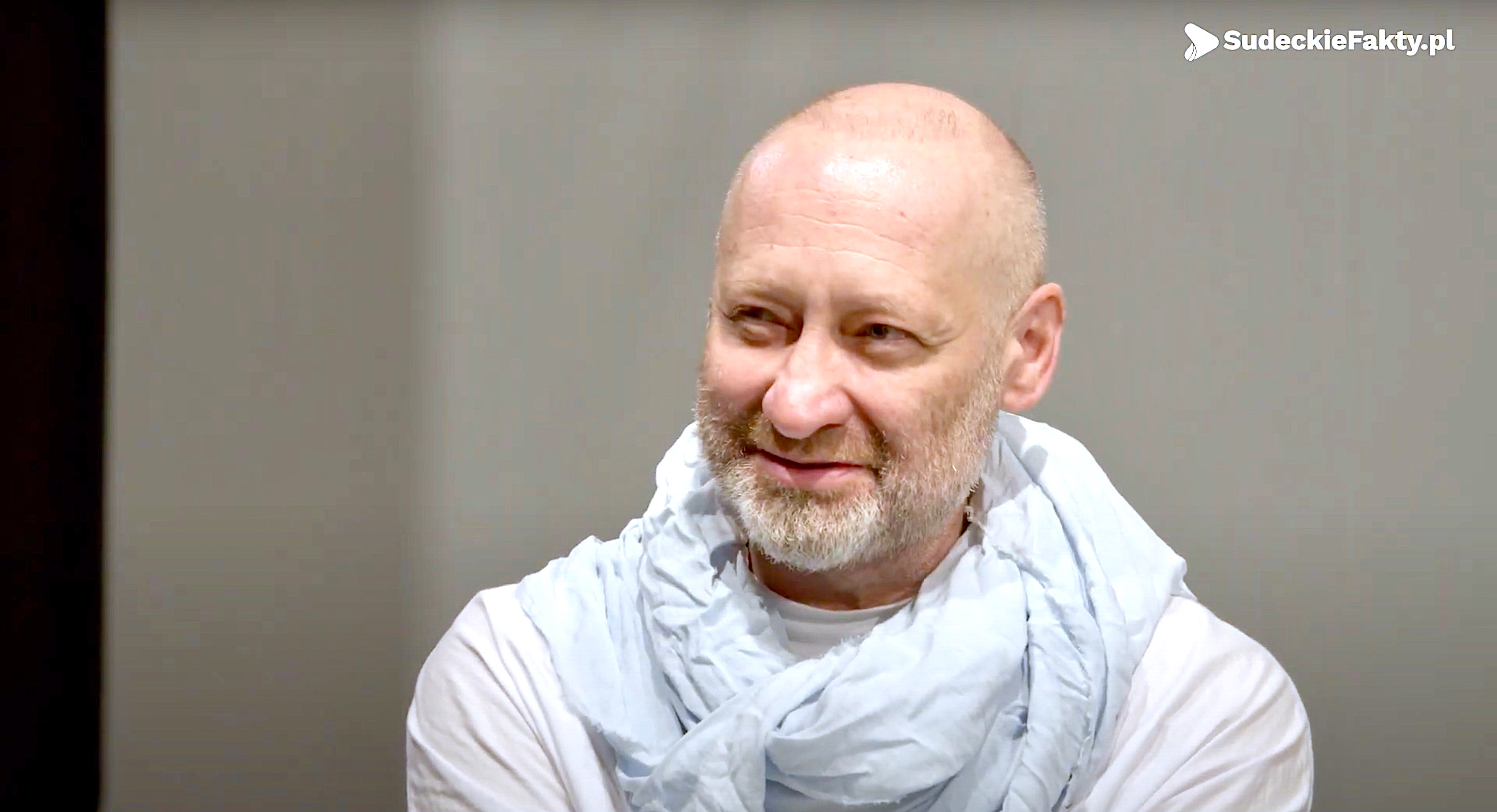 STUDIO FAKTY – Mariusz Kiljan: „Tylko w teatrze energia przepływa pomiędzy aktorami i publicznością – a bycie artystą oznacza, że jest się wolnym człowiekiem” [VIDEO]