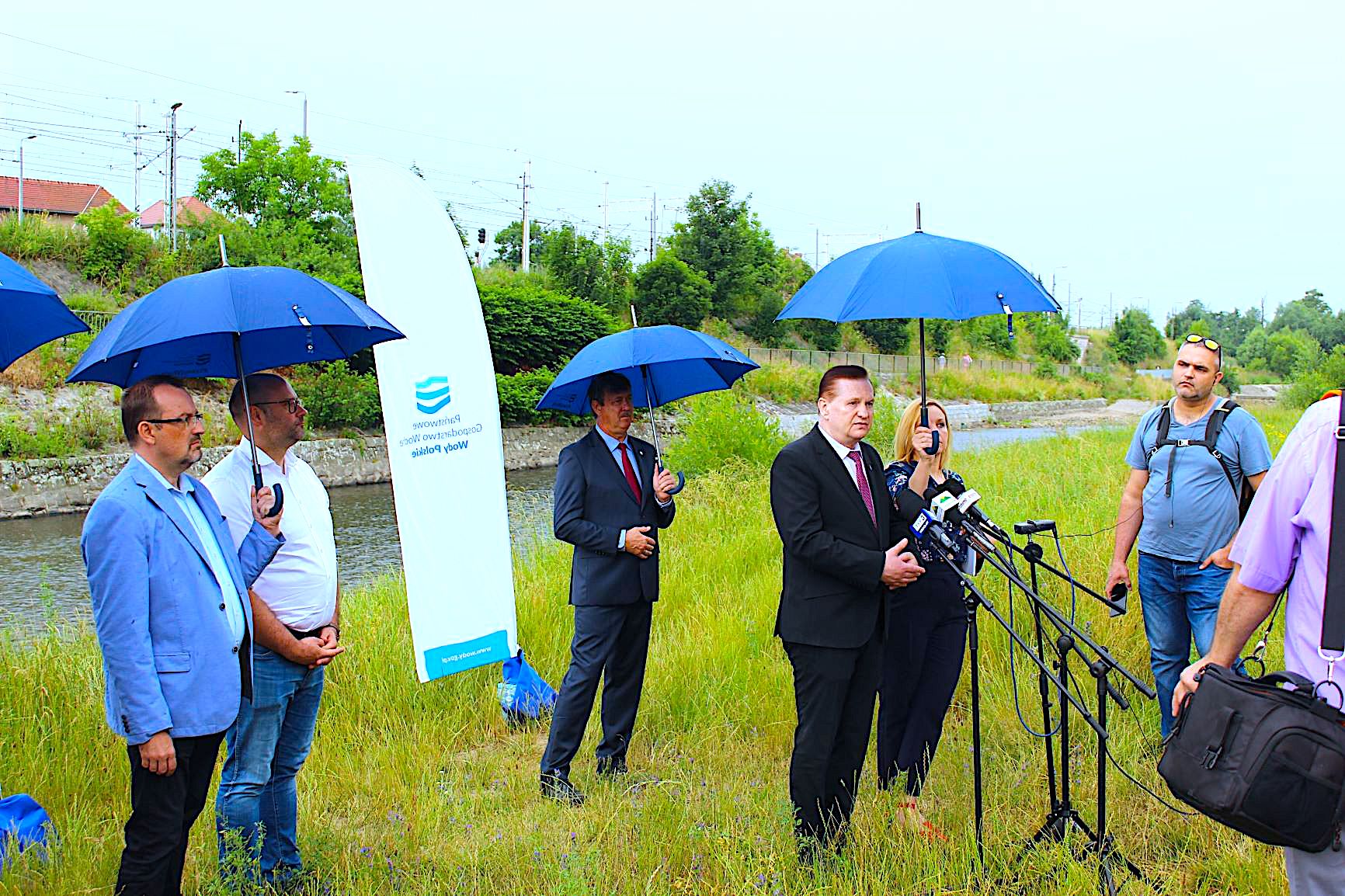Kotlina Kłodzka będzie bezpieczniejsza – Wody Polskie wdrażają duży projekt ochrony przeciwpowodziowej w dziewięciu miastach