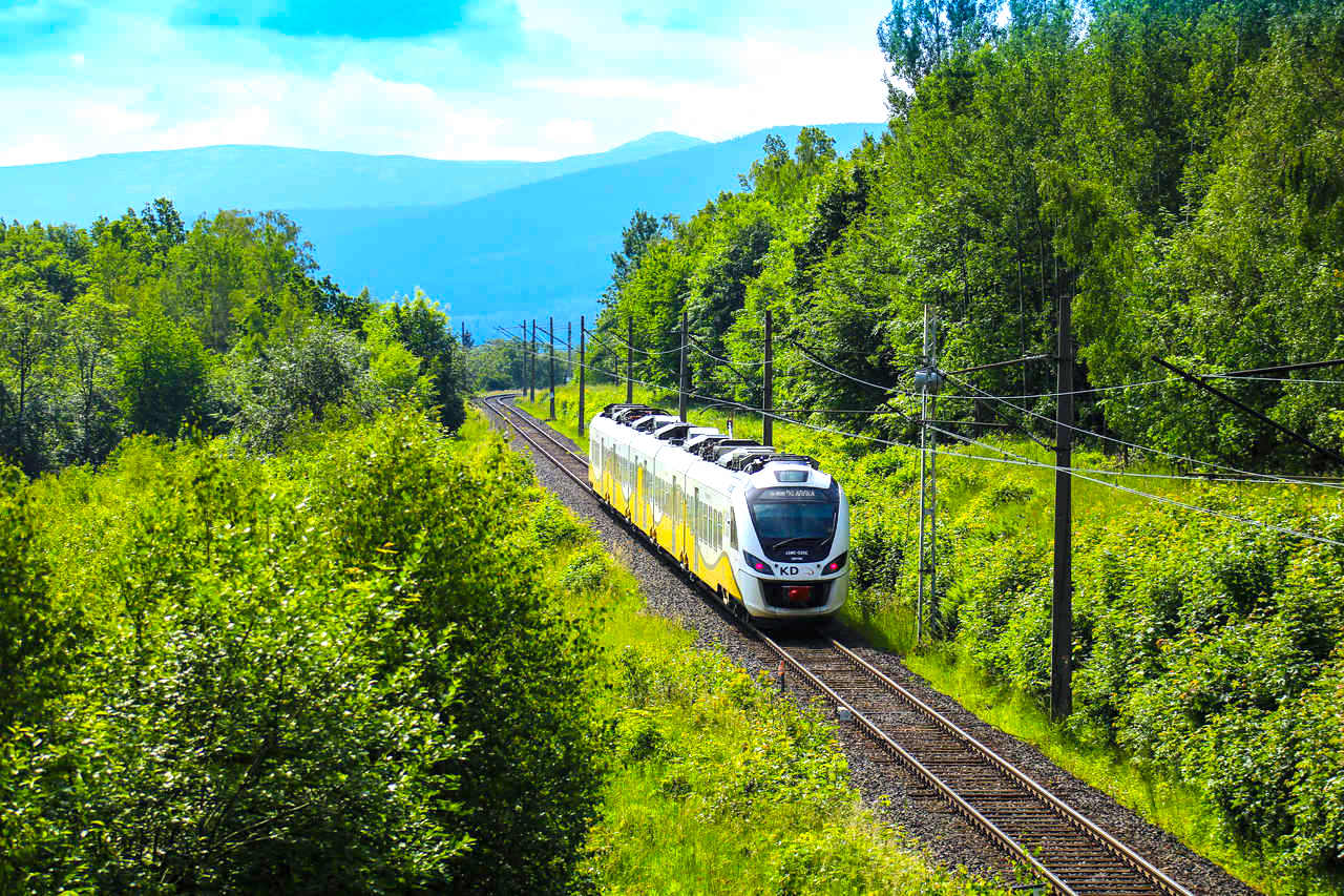 Lato na torach – zmiany rozkładów jazdy Kolei Dolnośląskich już w czerwcu