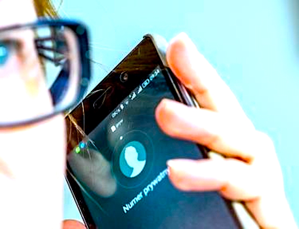 Nowy telefon zaufania i czat dla młodych – pomoc w wychodzeniu kryzysów psychicznych po pandemii