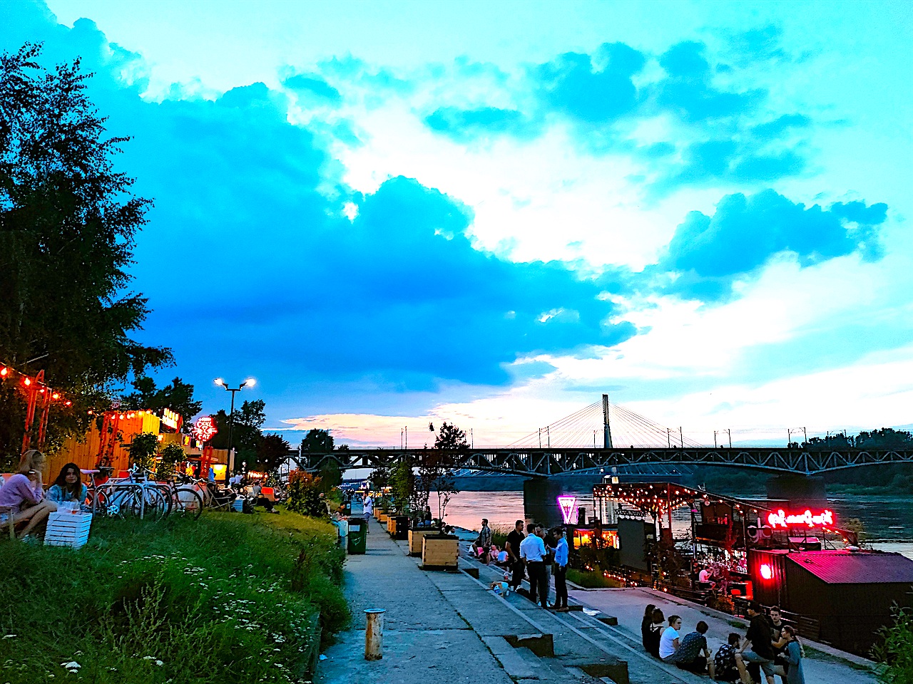 Jak pandemia wpłynęła na wzajemne kontakty młodych ludzi? – widać wyraźnie dwie generacje Polaków