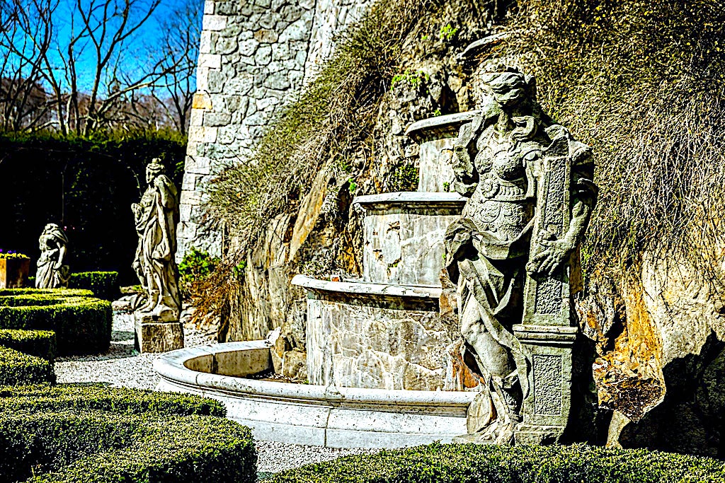 Kaskadowa fontanna na Tarasie Różanym znów przyniesie ochłodę – renowacja zapowiada odtwarzanie wodotrysków na Zamku Książ