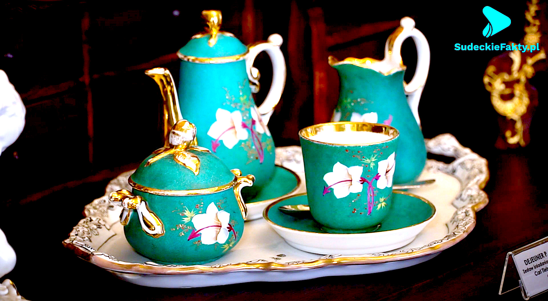 Krucha i piękna, podziwiana i niepowtarzalna, jest też przedmiotem westchnień – ujrzysz ją w Muzeum Porcelany [VIDEO]