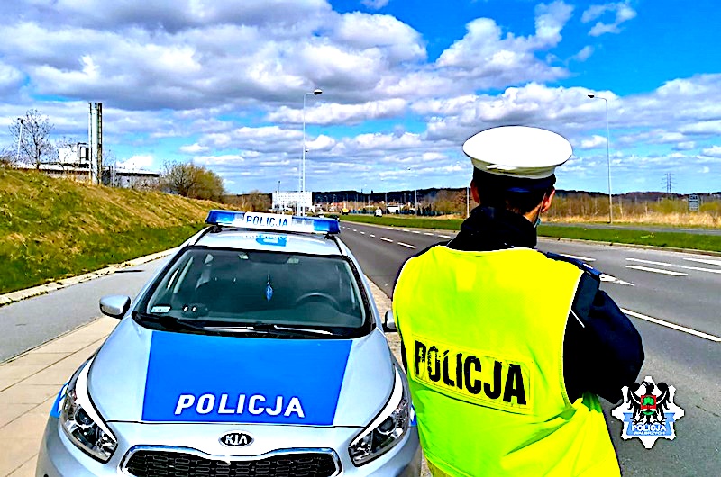 Nie wolno im kierować pojazdem – a jednak jadą…