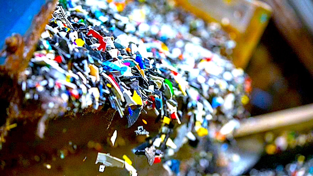 Niski poziom recyklingu tworzyw sztucznych oznacza duże straty