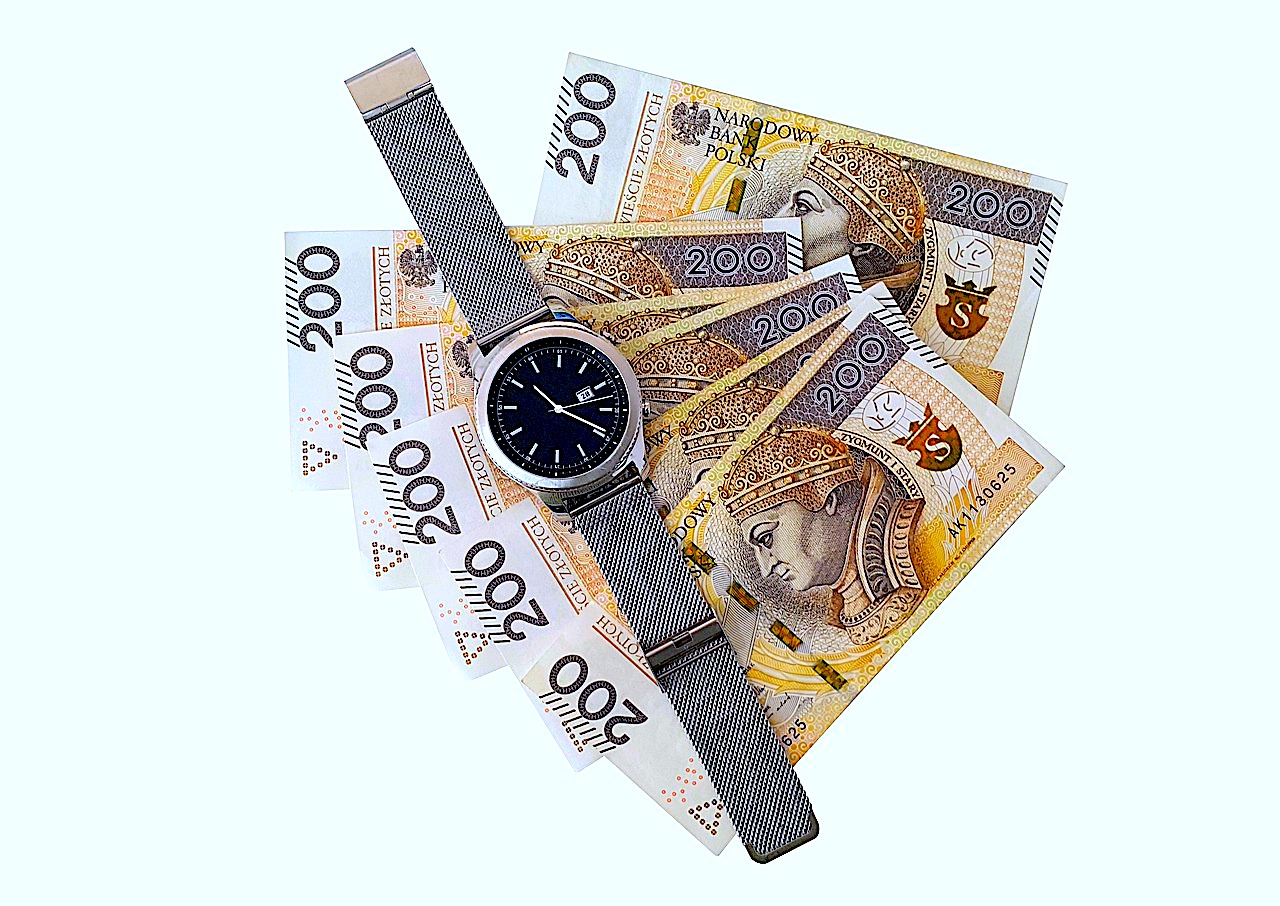 O plusach i minusach obrotu gotówkowego i bezgotówkowego – co jest tańsze i bezpieczniejsze?